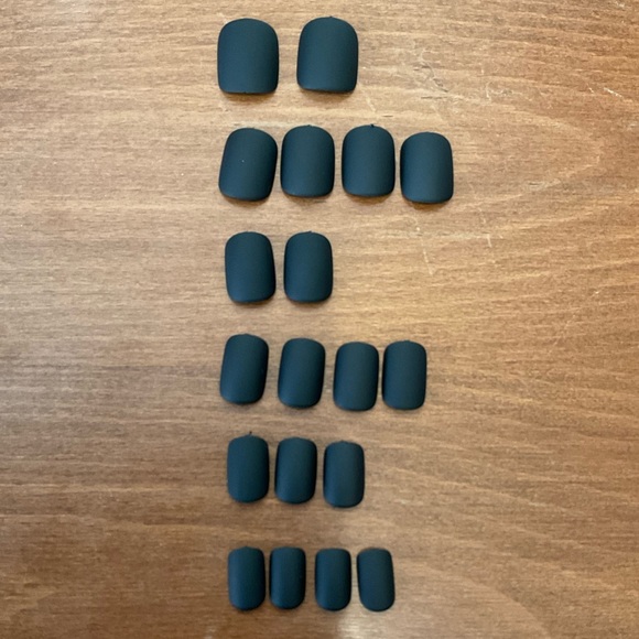 Short Black Matte Press On Nails (19 nails) - Picture 1 of 3